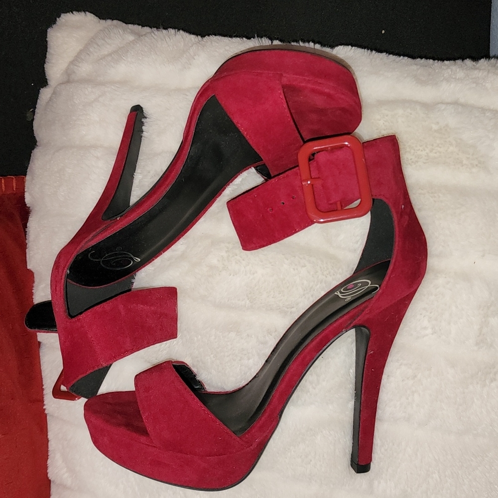 Red stiletto heel. Ladies in red always have more fun!